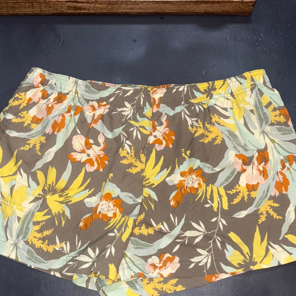 Columbia Women's XL Floral Shorts Outdoor